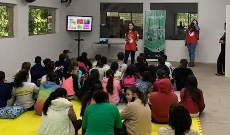 Alunos da Escola Lauro Rocha participam de palestra sobre Conscientização Ambiental na Grota