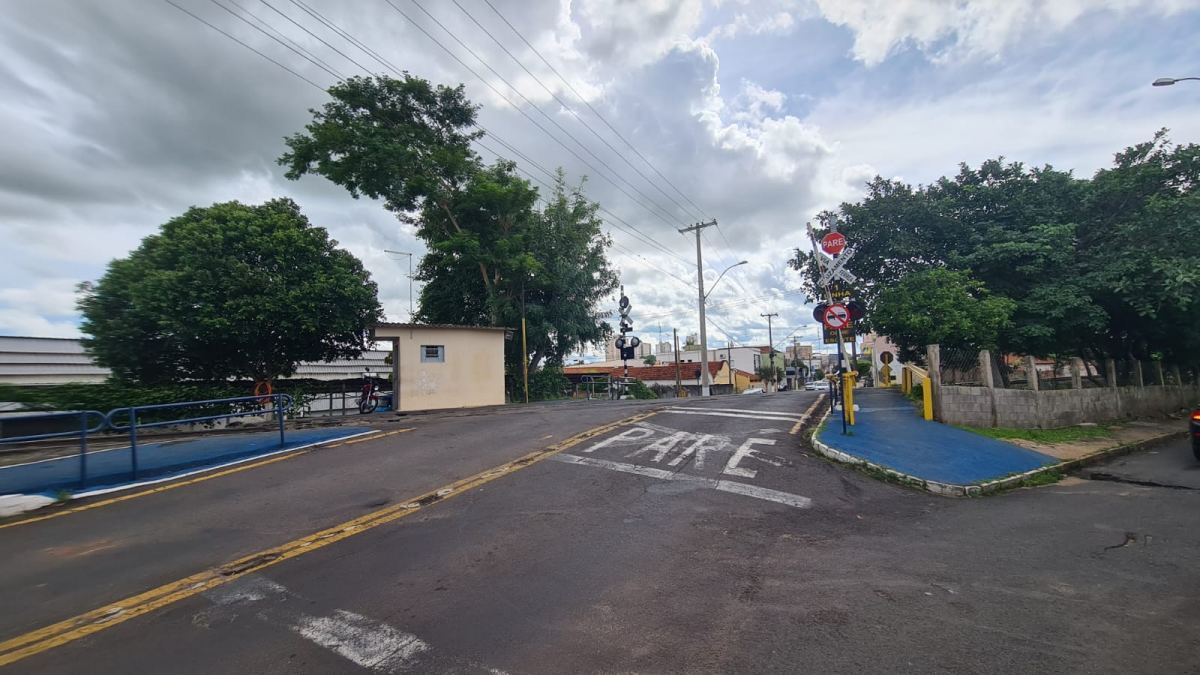 Cruzamento com via férrea na rua Rui Barbosa ficará interditado entre sexta (10) e segunda (13)