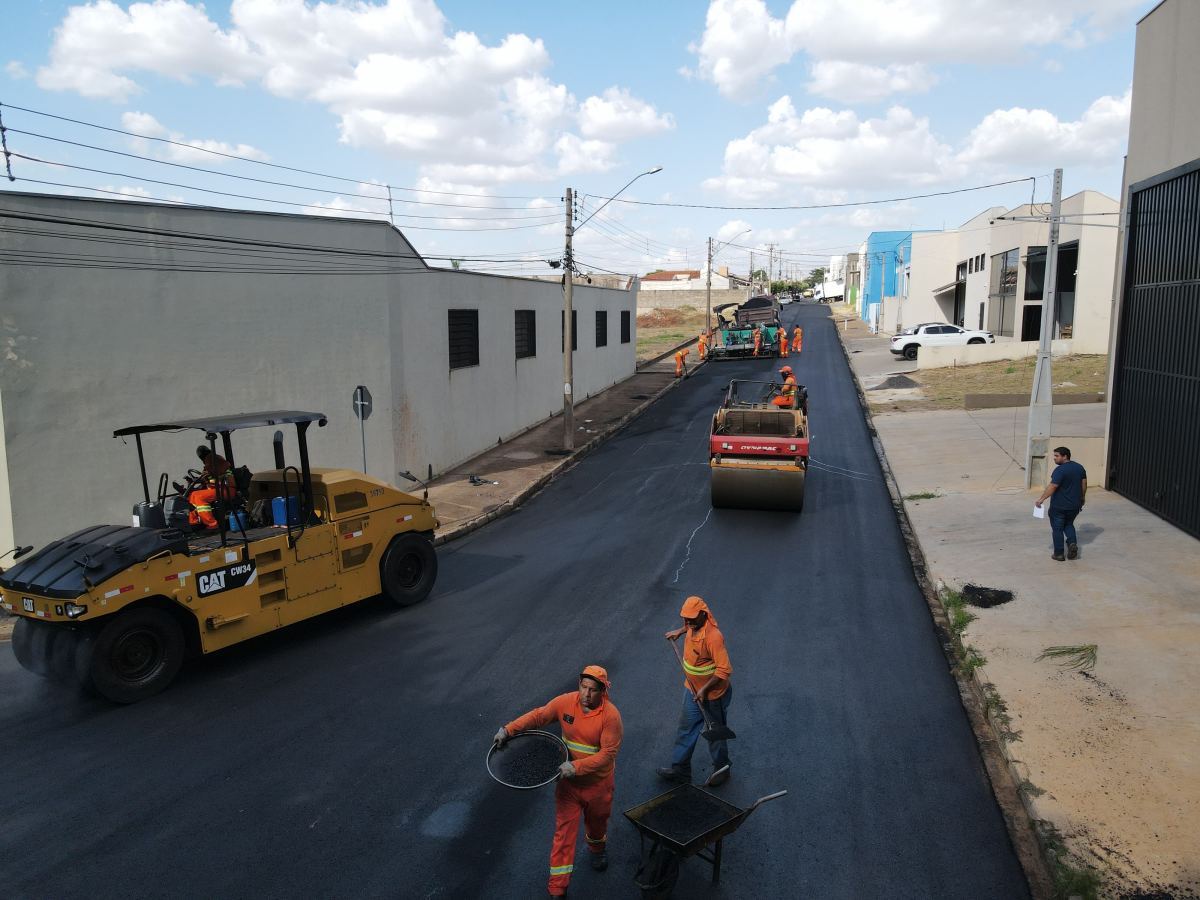 Obras de recapeamento chegam ao bairro Celina Dalul