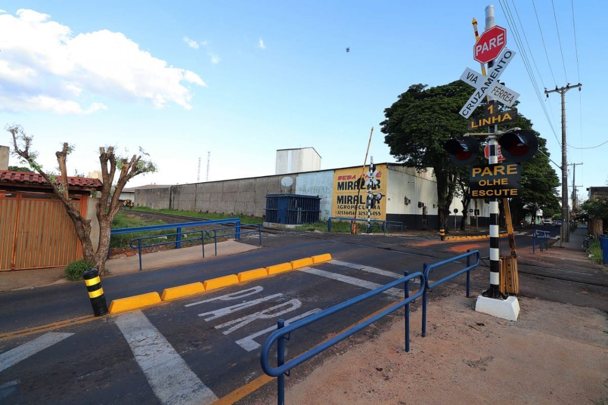 Cruzamento de linha férrea da Rua 13 de Maio ficará interditado nesta quinta-feira (30)