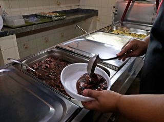 Restaurante Popular fornece total de 225 refeições diárias a usuários carentes em Mirassol