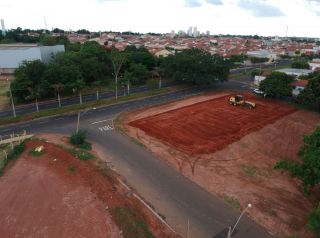 Mirassol inicia instalação da Areninha SP, com campo de futebol e basquete 3x3, no bairro Regissol