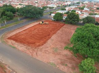 Mirassol inicia instalação da Areninha SP, com campo de futebol e basquete 3x3, no bairro Regissol