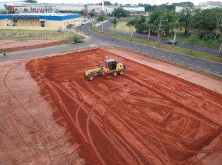 Mirassol inicia instalação da Areninha SP, com campo de futebol e basquete 3x3, no bairro Regissol