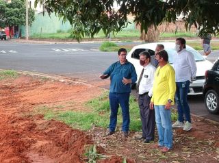 Mirassol inicia instalação da Areninha SP, com campo de futebol e basquete 3x3, no bairro Regissol