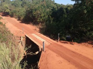 Serviços Municipais faz melhoria em passagem sobre o córrego do Fundão