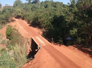 Serviços Municipais faz melhoria em passagem sobre o córrego do Fundão