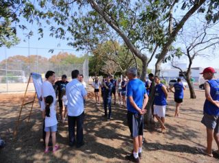 Prefeito e vice inauguram praça e campo de areia no Jardim Laguna