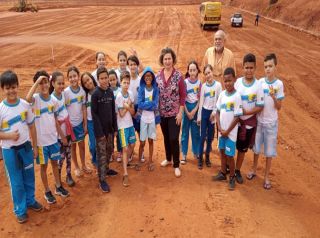 Alunos da Escola Municipal Lúcia Medina fazem visita ao aterro sanitário