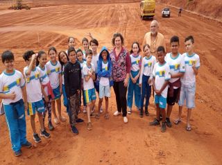 Alunos da Escola Municipal Lúcia Medina fazem visita ao aterro sanitário