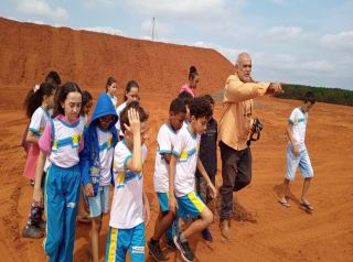 Alunos da Escola Municipal Lúcia Medina fazem visita ao aterro sanitário