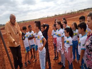 Alunos da Escola Municipal Lúcia Medina fazem visita ao aterro sanitário