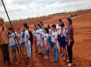 Alunos da Escola Municipal Lúcia Medina fazem visita ao aterro sanitário