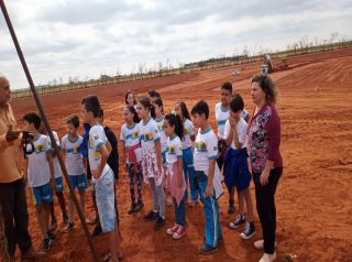 Alunos da Escola Municipal Lúcia Medina fazem visita ao aterro sanitário