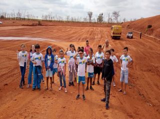 Alunos da Escola Municipal Lúcia Medina fazem visita ao aterro sanitário