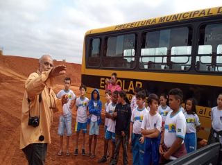 Alunos da Escola Municipal Lúcia Medina fazem visita ao aterro sanitário