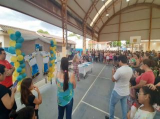 Prefeitura realiza entrega de uniformes e calçados para alunos da rede Municipal de Ensino