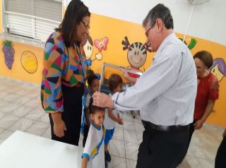 Prefeitura celebra a Páscoa com entrega de chocolates aos alunos das Escolas Municipais