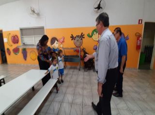 Prefeitura celebra a Páscoa com entrega de chocolates aos alunos das Escolas Municipais