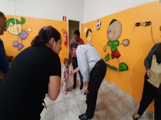 Prefeitura celebra a Páscoa com entrega de chocolates aos alunos das Escolas Municipais