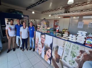 Fundo Social recebe doação de alimentos do Clube do Xadrez de Mirassol