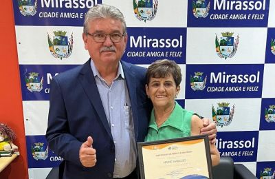 Servidora é homenageada pelo Prefeito de Mirassol ao se aposentar após décadas de dedicação